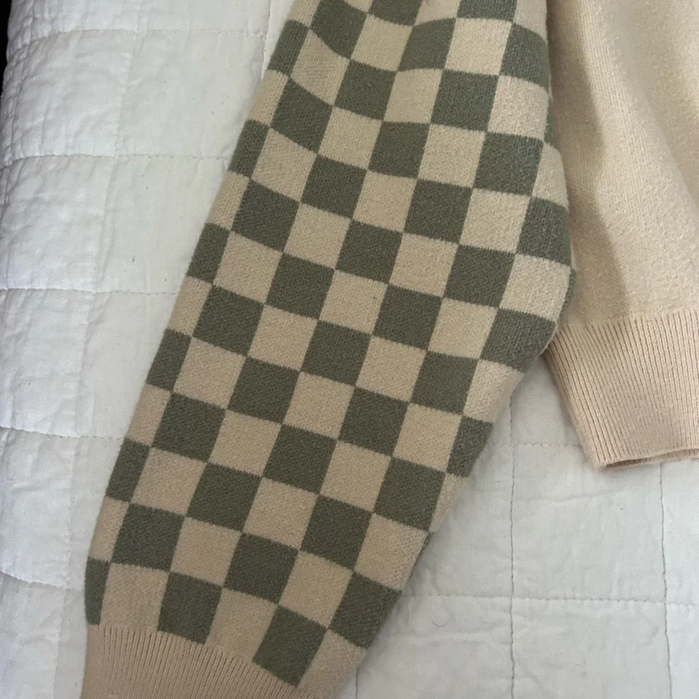 Philosophy Beige and Gray Checkered Cardigan - Picture 2 of 4